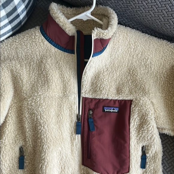 Patagonia Beige and Burgundy Fleece Jacket - Picture 2 of 4